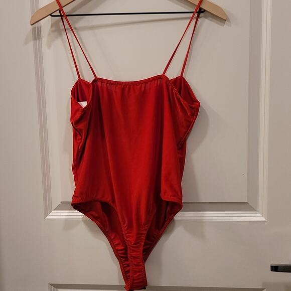Missguided slinky straight neck red bodysuit - Picture 3 of 11